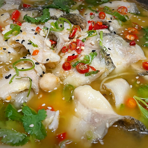 Lonchitas de lubina en jugo dorado con mostaza